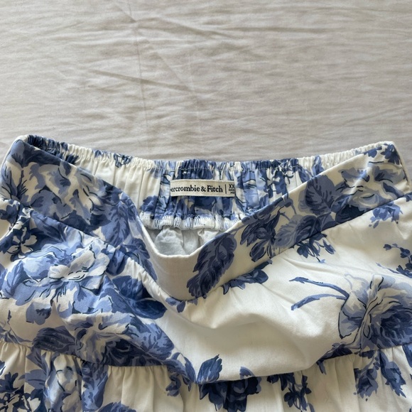 Abercrombie and Fitch skirt 🤍 - Picture 3 of 5